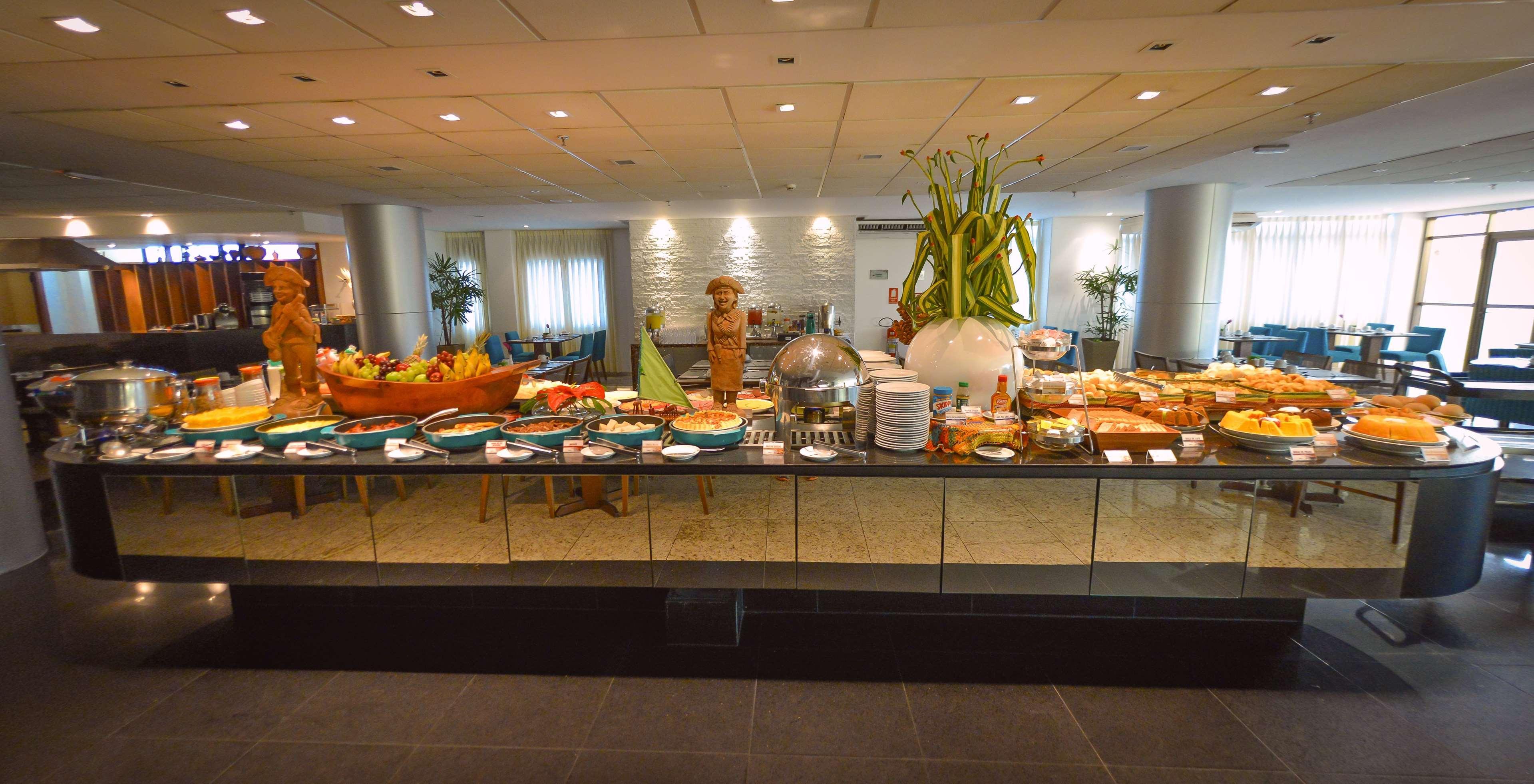 普利米尔马塞约贝斯特韦斯特酒店 Maceió 外观 照片 A buffet at a hotel
