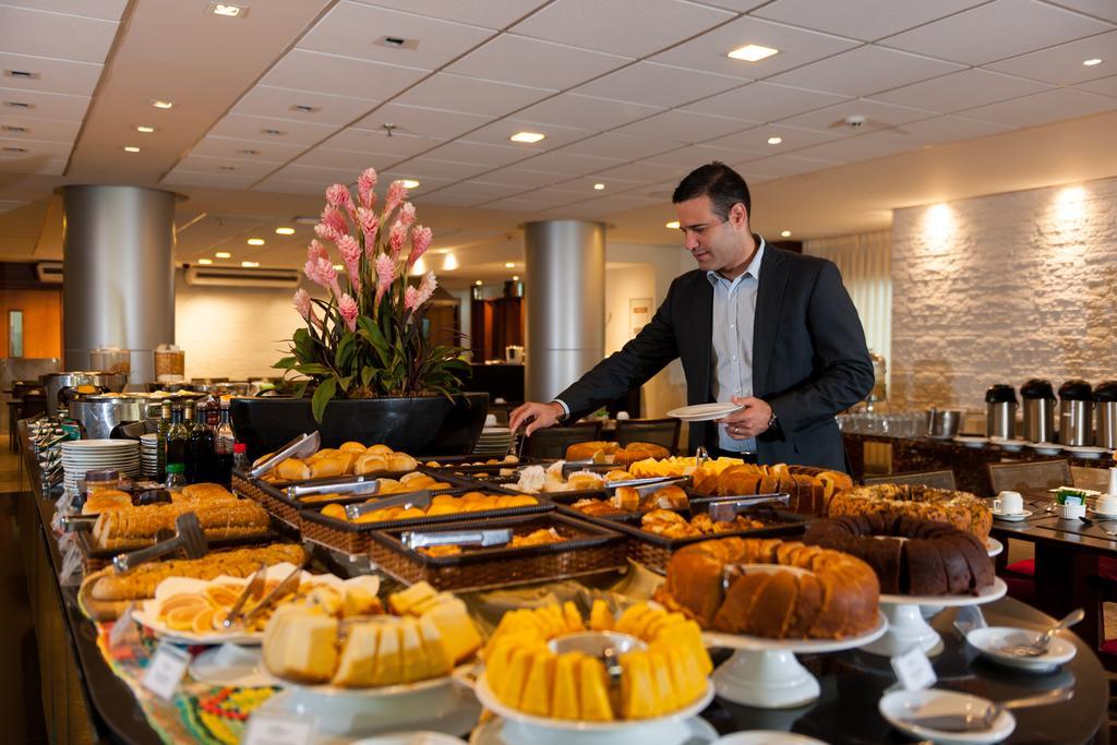普利米尔马塞约贝斯特韦斯特酒店 Maceió 外观 照片 A buffet at a hotel